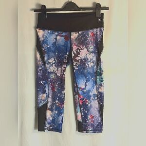 KOS USA yoga galaxy print crop pants sz L black blues white